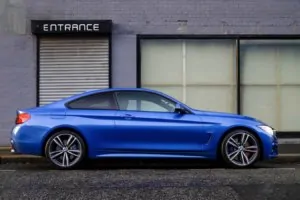 coche azul en españa