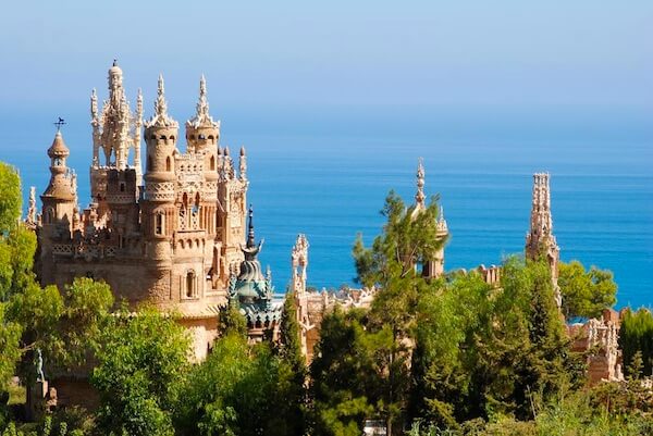 Impresionante vistas de la fachada del Castillo de Colomares