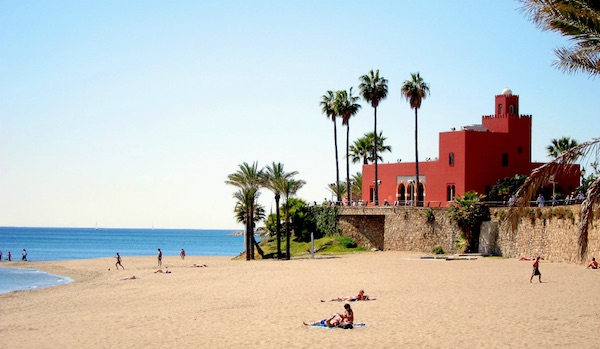 disfruta de la playa de Bil-Bil en tus vacaciones en Benalmádena